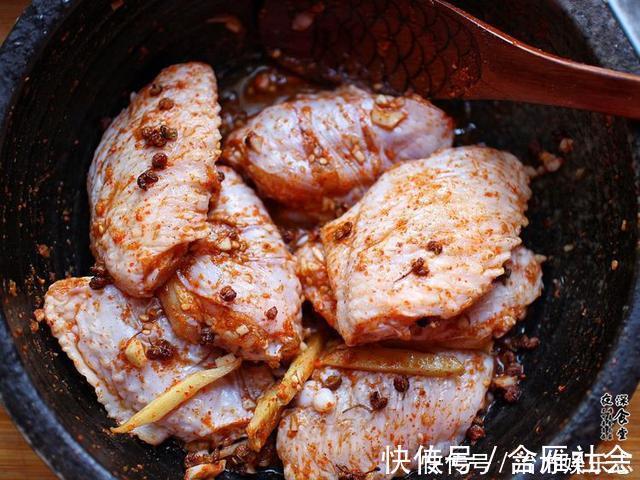 小妙招|炸鸡翅小妙招，看懂油温，炸出来的鸡翅外表金黄，肉质鲜嫩