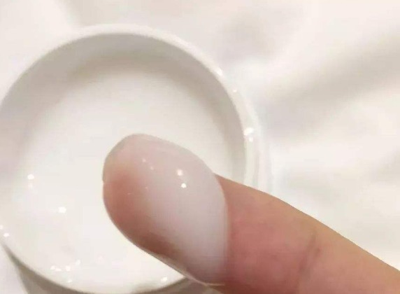 又一“地摊货”被娱乐圈带火了,国内跌到2元却卖不动,网友不可思议!