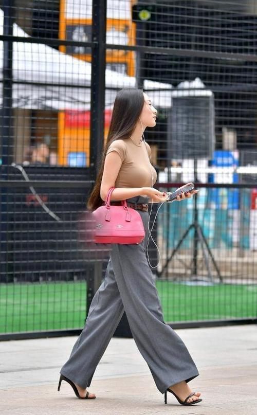 仙女们|穿瑜伽裤的美女“火了”，简单个性又舒适，非常好看