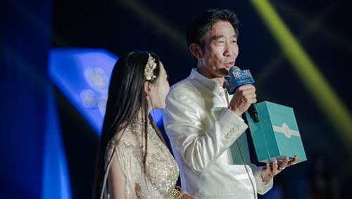  蓝黛丹尼服|蓝黛丹尼盛宴：服装走向前台 健康产品融入青春生活