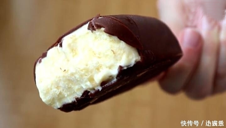 自制脆皮雪糕,2个鸡蛋一包奶,简单一做酥脆细腻,比冰淇淋好吃