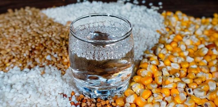 擦亮眼睛|如果茅台的瓶子上没有这“2字”,那八成就是假的,买酒时记得擦亮眼睛