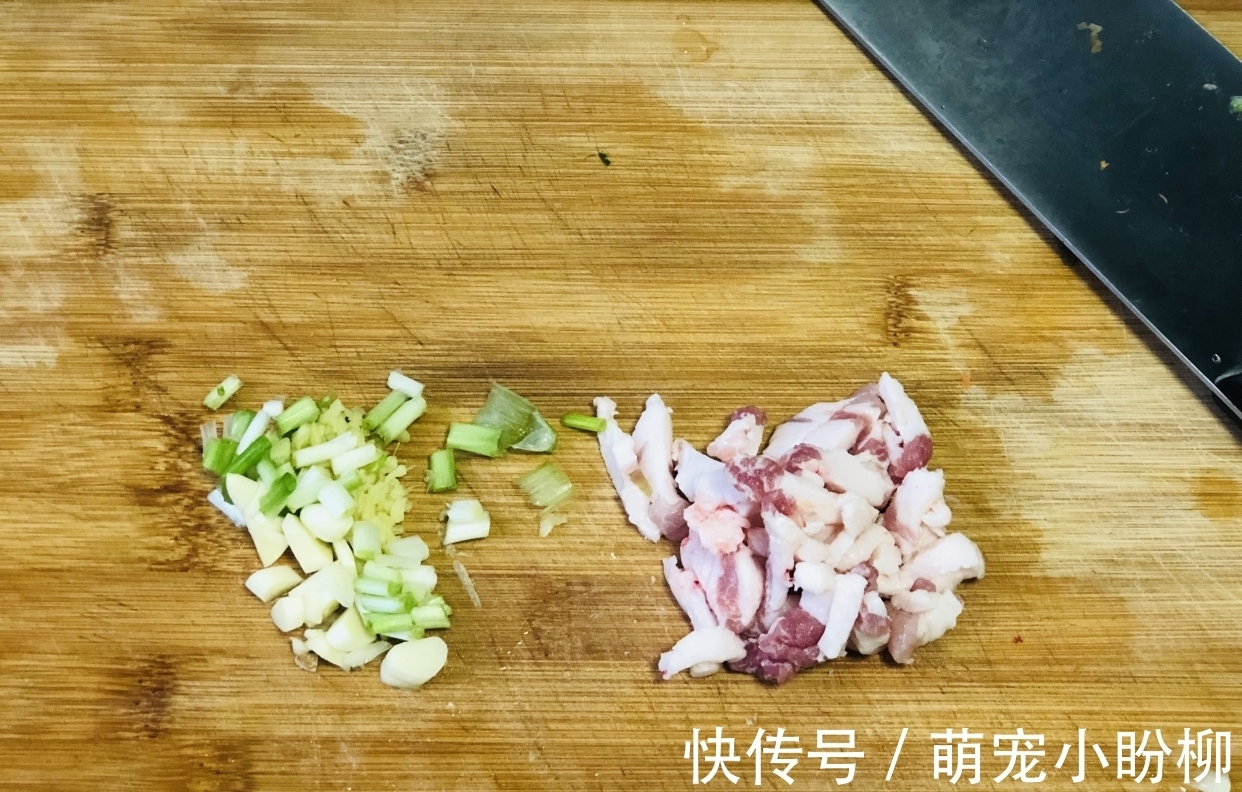 豫北农村常吃的一碗面,用料简单实在,汤浓味美,比烩面好吃多了