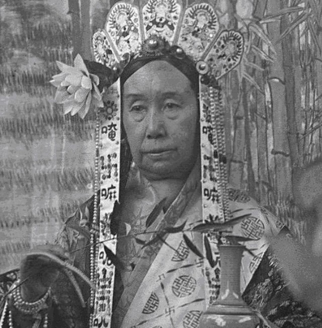 这位|世人都想当皇帝，当你看到这位皇帝的遭遇后，还敢再说吗？