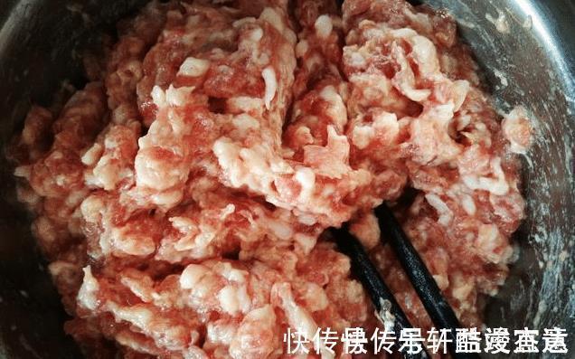 包肉饺子|包肉饺子配什么菜不用韭菜，用这个菜最合适，饺子喷香好吃