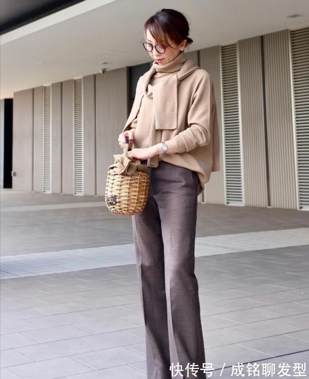 穿搭|四五十岁的女人,建议学一下这几种基础款穿搭,不掉档次又显气质