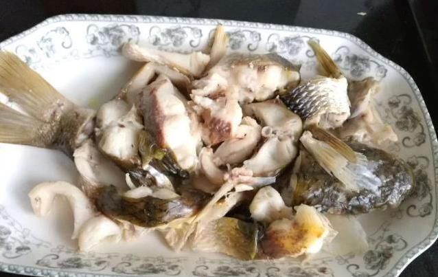 切成|这样做鱼,我们家隔三差五吃一次,永远也吃不腻