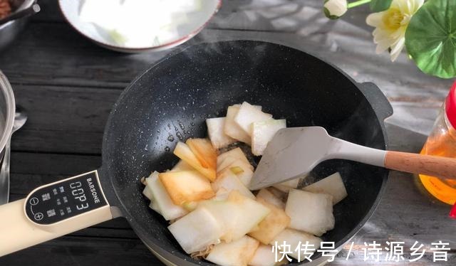 冬天就给家人做这汤！暖胃利湿特好喝，每周吃两次手脚不凉不怕冷！