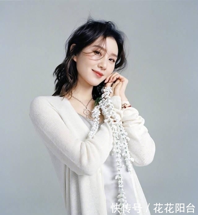 封面|33岁女星白衣封面 演绎植物系气质美人