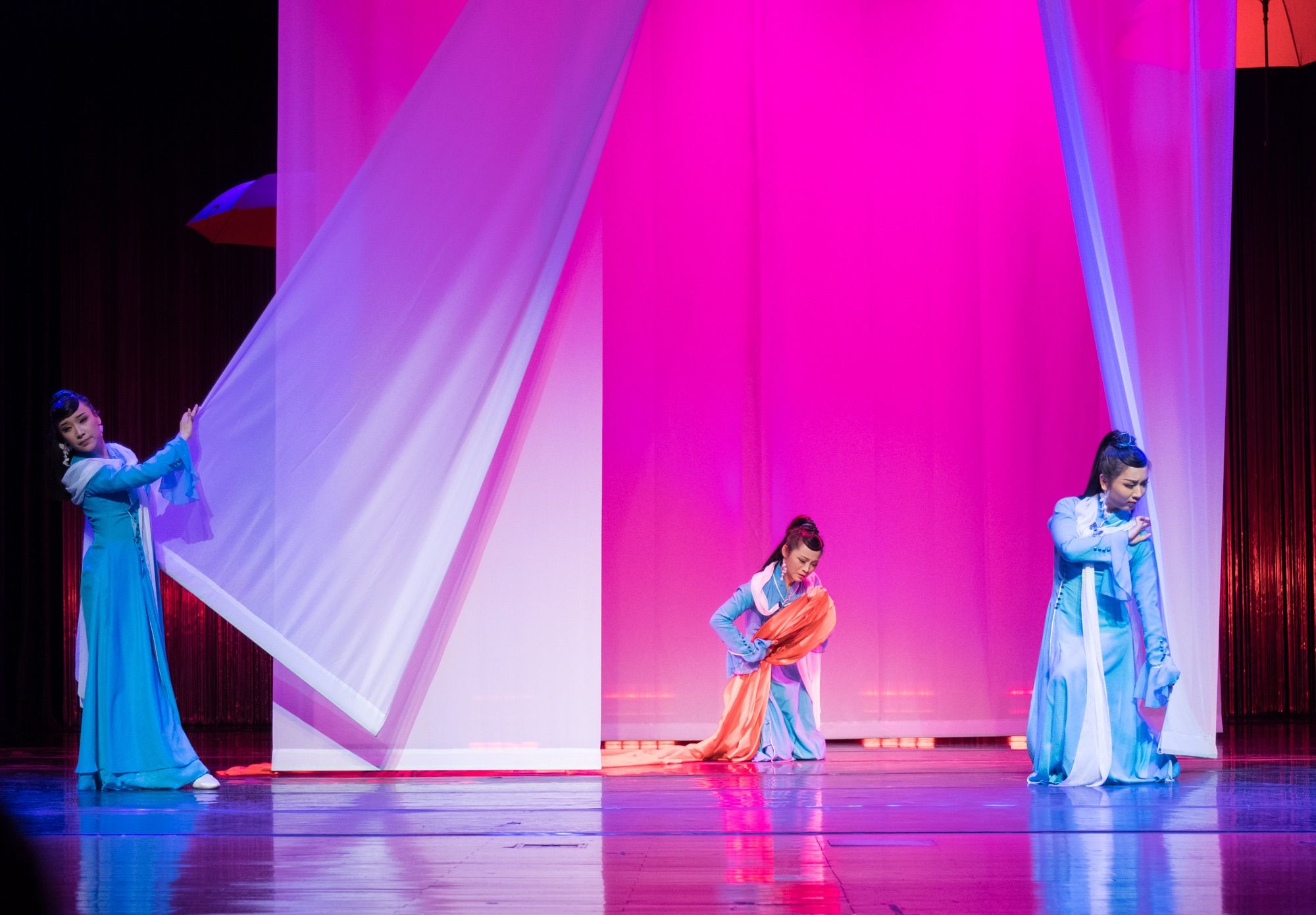 来信|三人共饰一角,当越剧遇见《一个陌生女人的来信》