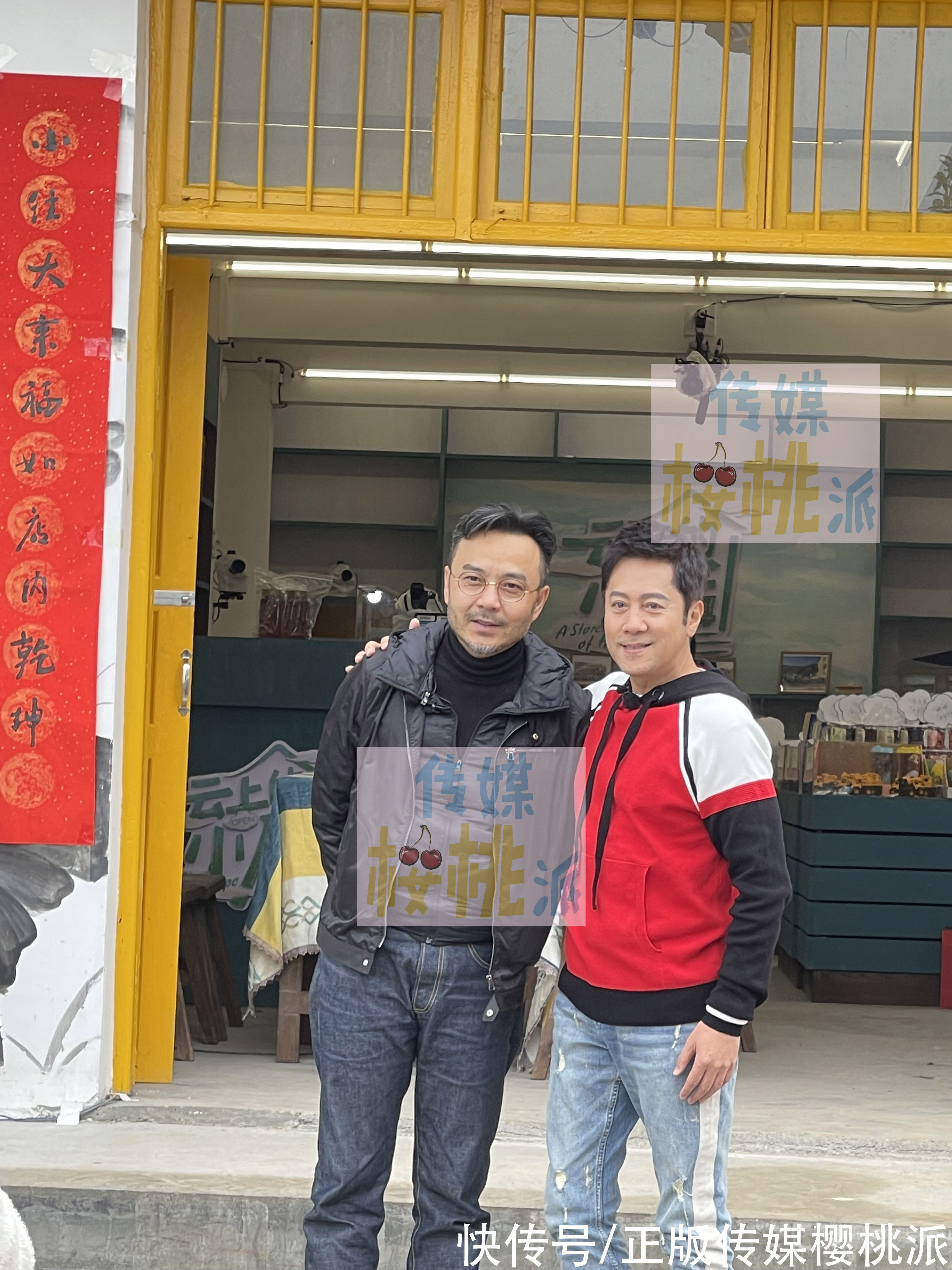 汪涵在長(zhǎng)沙農(nóng)村開(kāi)店，堅(jiān)持素顏出鏡還現(xiàn)場(chǎng)摳腳，變成鄉(xiāng)野知心大哥