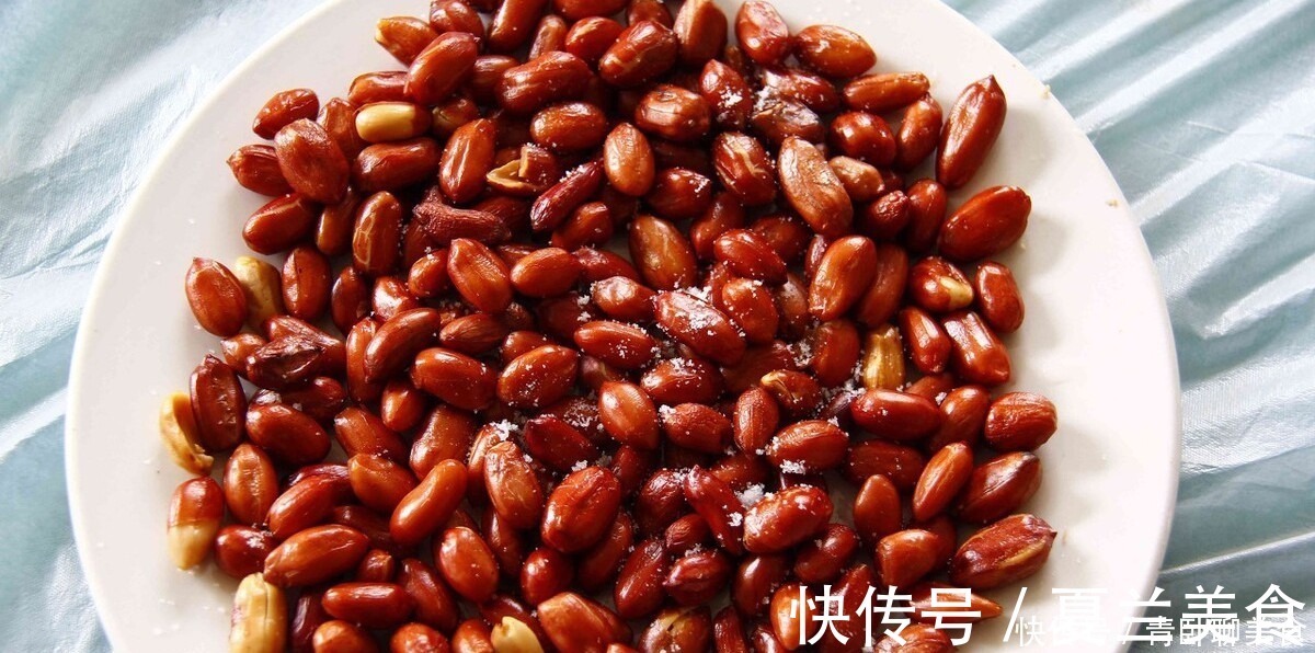 吃起来|炒花生米时，牢记这3点，花生吃起来嘎嘣脆，长时间也不返潮