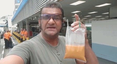 男人|这个用粤语号召大家喝奶茶的男人，霸占了我的群聊