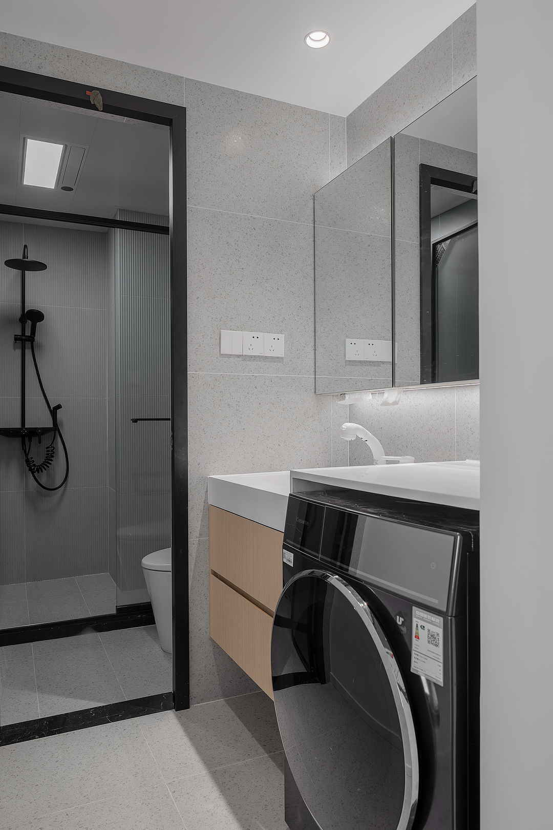 玻璃窗|他家仅60㎡,却通过6处“神设计”让空间倍增,实用性不输大户型