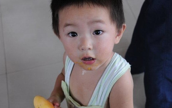 长大|这四种水果吃得太多了孩子脾胃虚弱,不能长大父母必须记住孩子应该少给