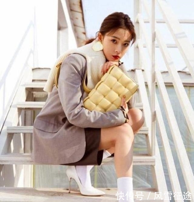 破洞牛仔裤|陈瑶的漫画腿太美了,短裤配高筒靴子超拉风,精致又帅气