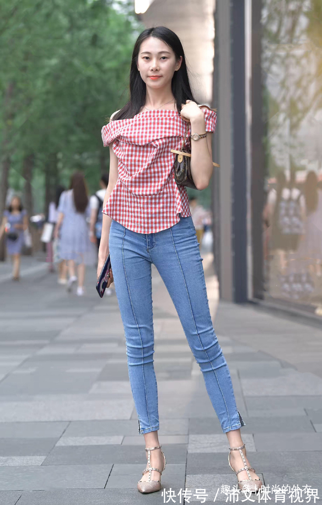 裤型 牛仔裤选择修身的才好看,搭配高跟鞋,让你美成焦点