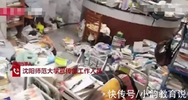 图书馆|临近考研复习资料被学校扔一地，女生边捡边哭，校方怎么如此蛮横