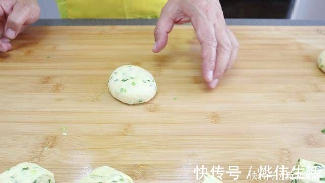 外婆用了40年烙饼做法,柔软多层,凉了不发硬,学会给家人露一手