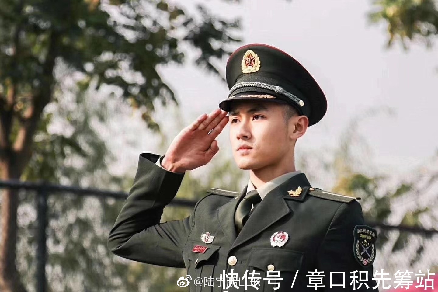 你好，火焰藍|因《聲入人心》成名，第一部戲和龔俊合作，他還參演了楊紫新劇