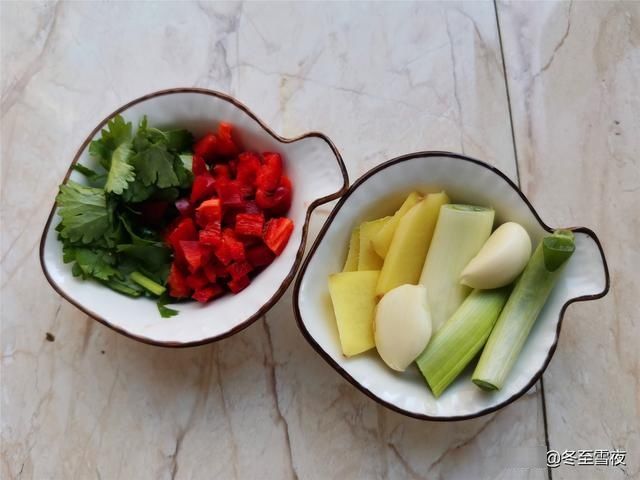 红烧金鲳鱼怎样做才好吃？教你小技巧，煎鱼皮不破，吃着味不腥