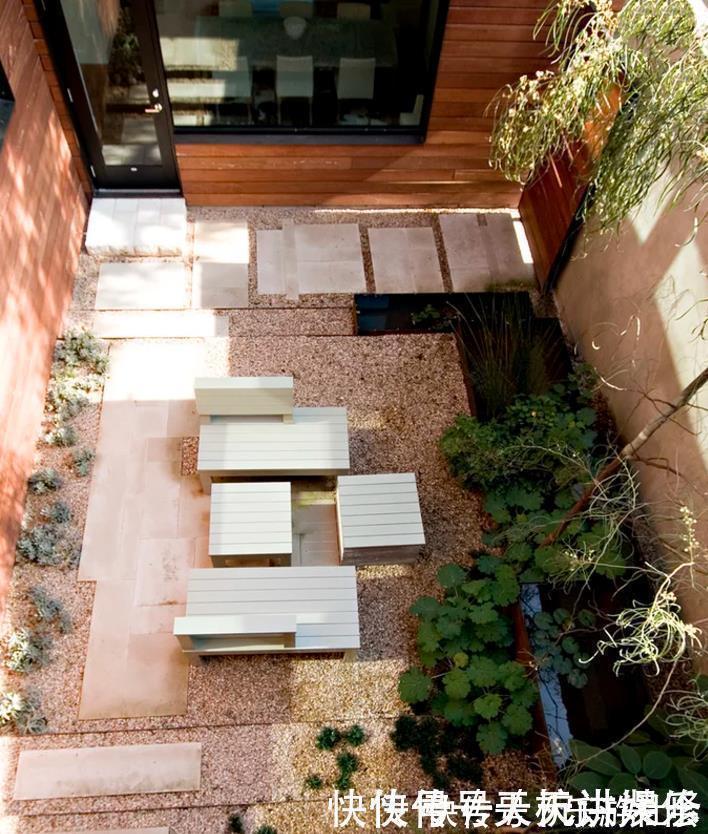 鹅卵石|水泥板搭配鹅卵石铺院子，简直太美了，我要有院子就这么铺