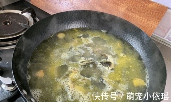 无论炖什么鱼,都不要放这“两种调料”,搞错了鱼又腥又难吃