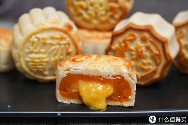 黄馅|老纪烘焙工坊 篇三十:中秋节它来了!今年教你奶黄流心月饼,好吃的不行,而且非常简单,有手就行