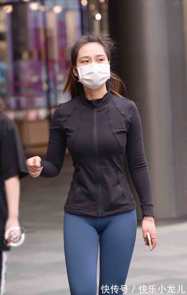 连衣裙","m":"dbfc269d932d8112f06e2cb6c82fdc4be4f2f0f","nlabel":"stat_3208889651:zm.news.so.com:5b+r5LmQ5bCP5Yia5a2Q,pageType_zmt,glevel_3","ntag":"tfashion;sfashion_时尚;kfashion_1:造型;kfashion_1:搭配;kfashion_1:连衣裙;