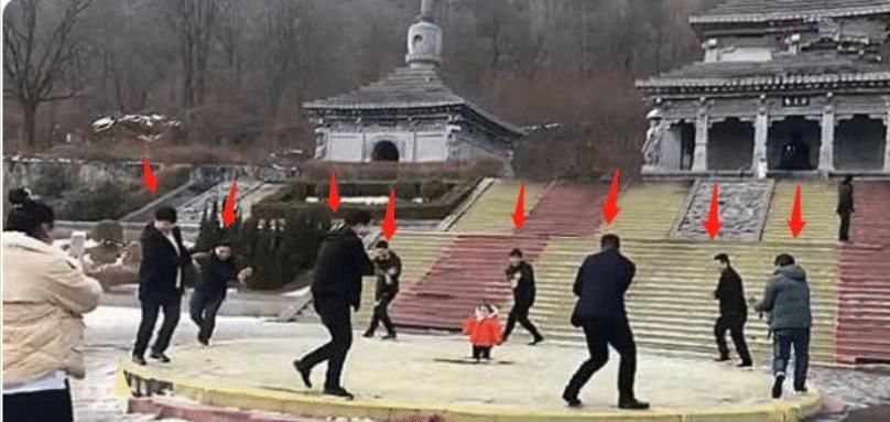 兄弟姐妹|“最强大舅舅团”来了,8个舅舅只有1个外甥女,网友直呼不敢娶