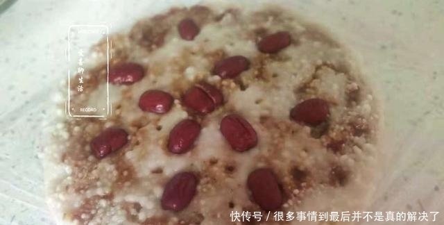 两勺糯米粉一把大红枣,做出夹心枣泥糕,香甜软糯,比面包还好吃