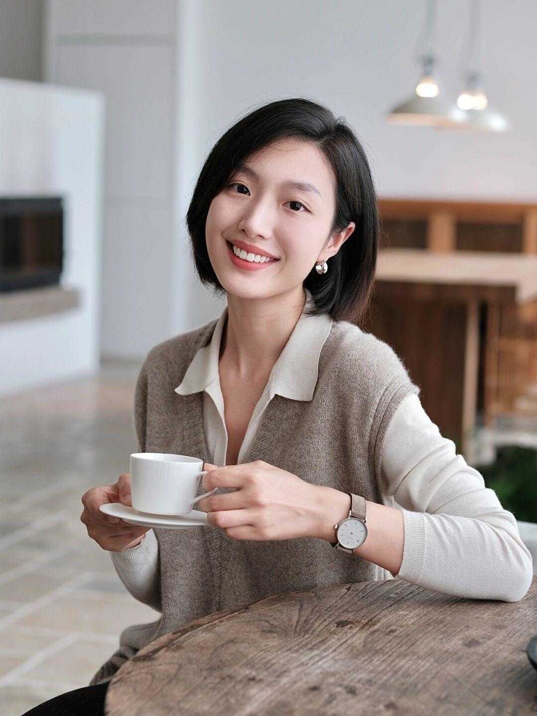 小姐姐|这个秋季，针织外套必不可少，你更喜欢哪种风格？照着穿就很洋气