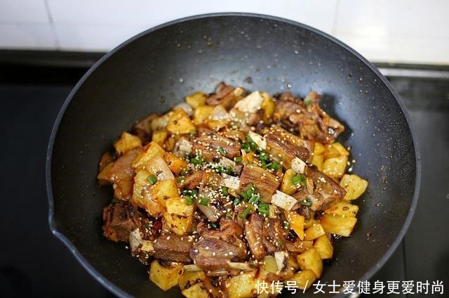  香肉|到了冬天，要常给家人做此菜，鲜香肉嫩好美味，吃完浑身暖乎乎