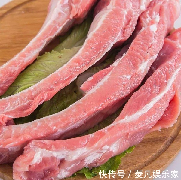 买排骨,只挑大的是“外行”!牢记“买3不买3”,保证新鲜又营养