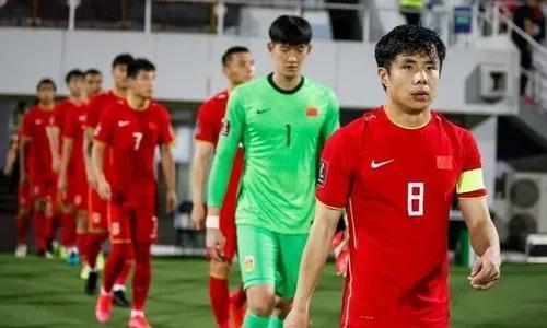 中国队|晚上10点!越南媒体做出争议报道:中国男足遭质疑,球迷吐槽声一片