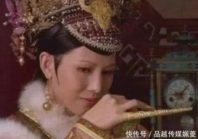 妃子们|清朝妃子为什么要戴假指甲?不只是为了装饰,真实作用其实是它
