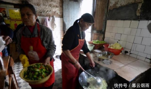 个菜|六十岁大妈开餐馆,翻来覆去就3个菜,每天生意爆满,全是回头客