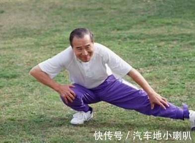 骑自行车|60岁大爷膝关节炎后,每天这样做,膝盖慢慢不疼了