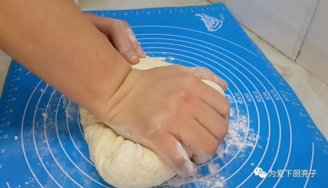 红豆又出新吃法，不烙饼不蒸馍，我家一周吃3次，比蛋糕好吃十倍