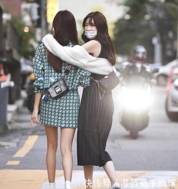 泪水|街拍美女曾试着忘记,却发现凝结泪水的双眸,竟成了思念的窗口