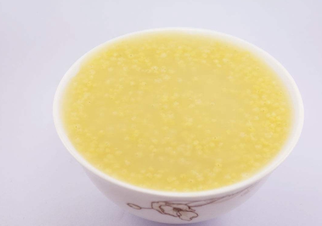 小米粥|熬小米粥时,直接加水熬就错了,多加一步,更容易出油,又香又浓