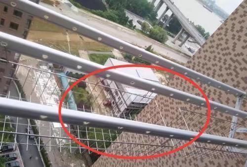 挂篮|邻居家把阳台晾衣杆弄成这样,简直太机智了,回家也模仿一个