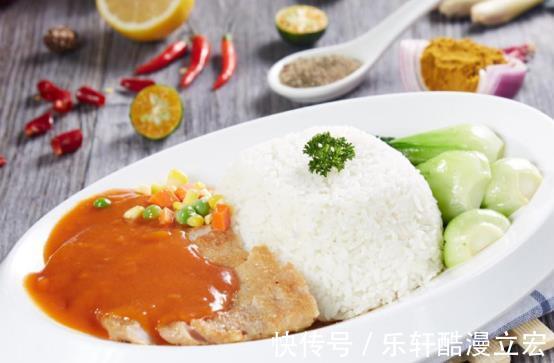 快手|做一道快手美食，茄汁猪扒饭制作起来很简单，材料也很少