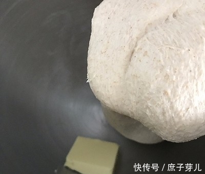 全麦葡萄干软欧包