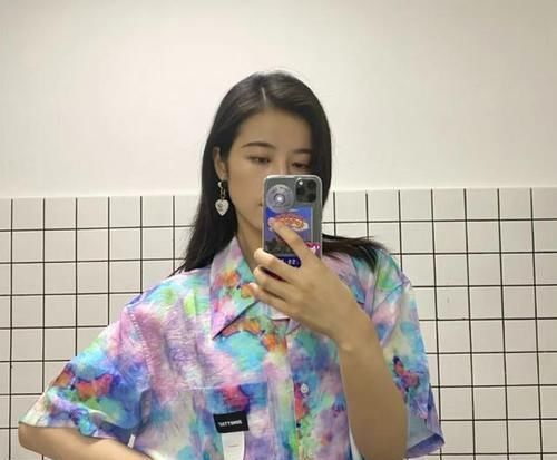 服饰|女人戴珠宝配饰少犯3个错误,不然会显得很突兀,再贵也没有美感