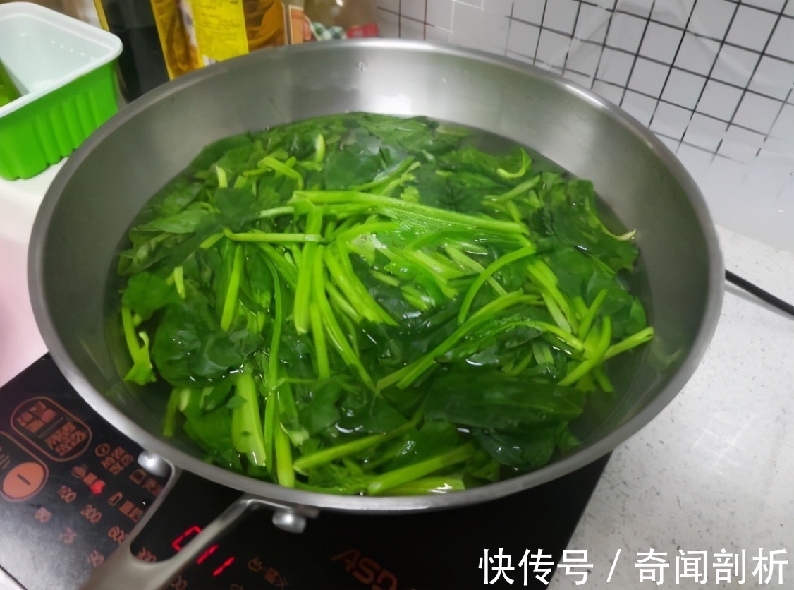 鲜嫩|不管炒什么青菜,不要直接下锅!牢记这3点,青菜鲜嫩翠绿不出水