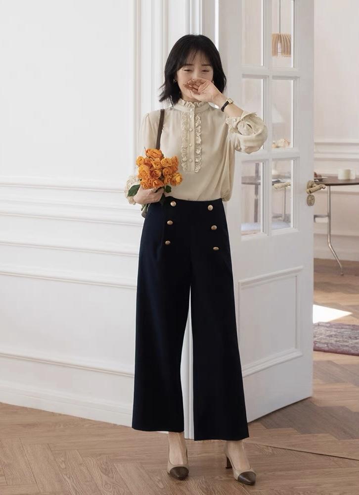 大衣|40+的女人秋冬怎么穿才减龄?毛衣+西装裤干练时髦,保暖又舒适