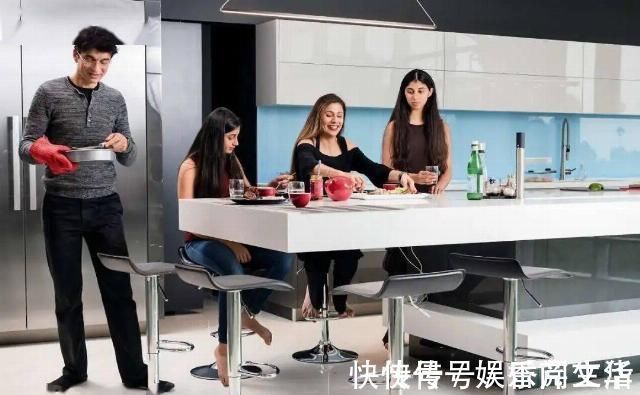 升降板|为了给老公圆梦，她砸7000万耗时三年把家改成“宇宙飞船”，网友这妻子从哪找的