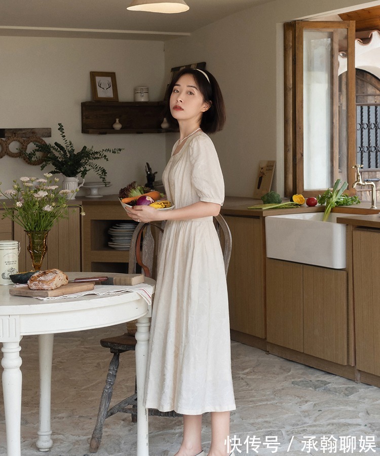 女神|女神博主绿色衣服单品穿搭，居然能搭配得那么好看，优雅又显白