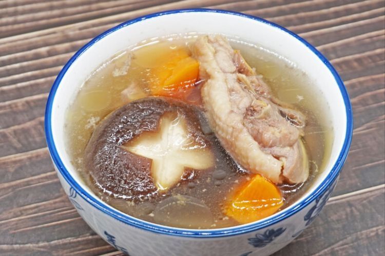 炖鸡汤,记住“4放2不放”技巧,汤汁鲜美鲜亮,鸡肉嫩滑不腥